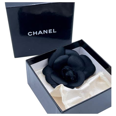 broche camélia chanel prix